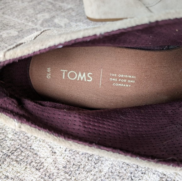 Tom's Kala Wedge Lace Up Bootie - Desert Taupe Suede - Picture 9 of 9